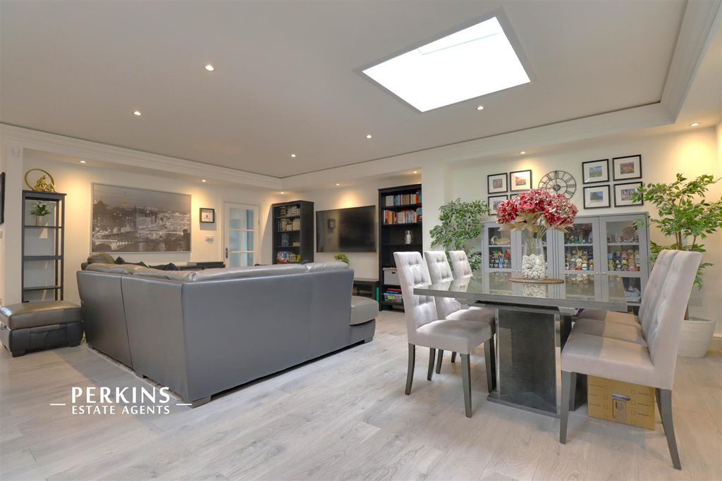 Property photo 1 of 12 Living.Jpg