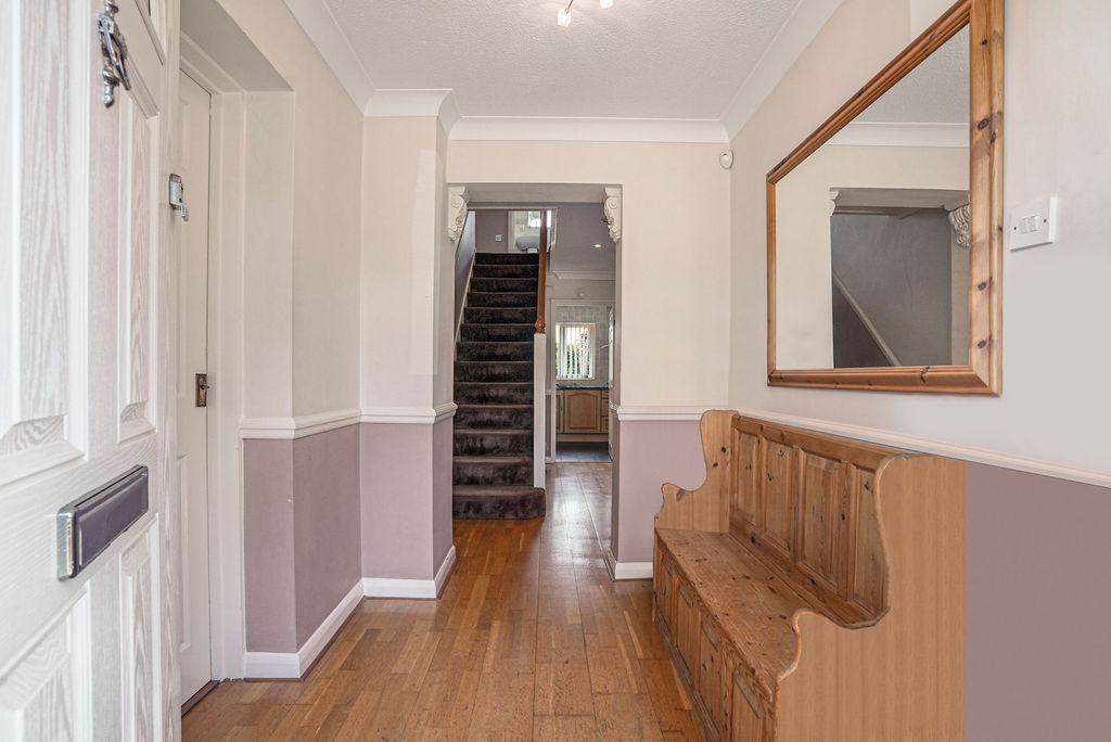 Property photo 3 of 28