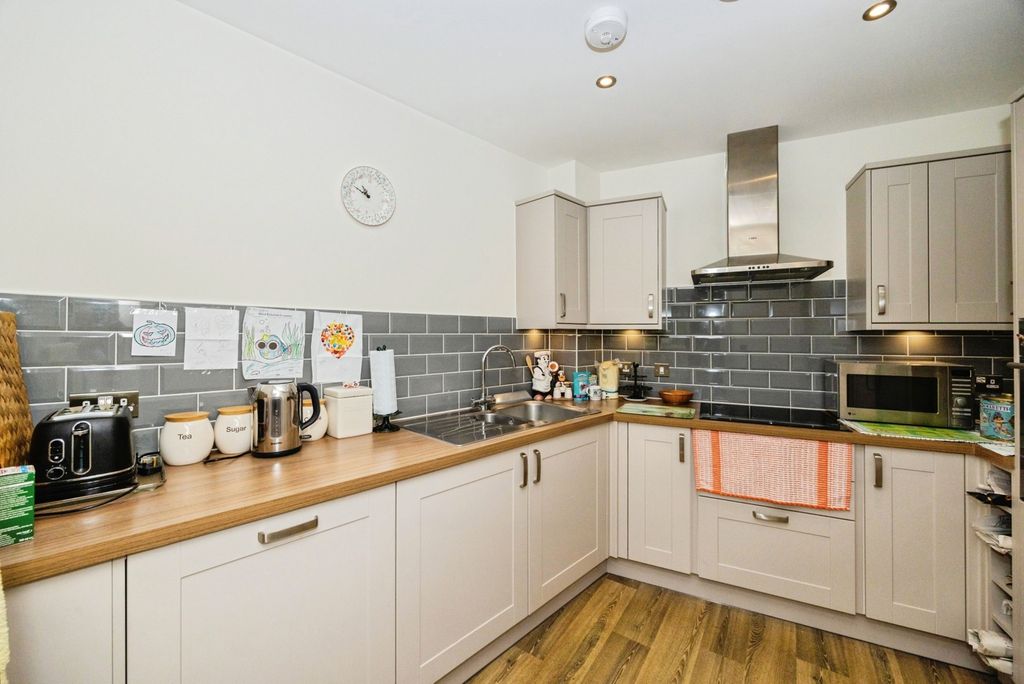 Property photo 3 of 16 Photo