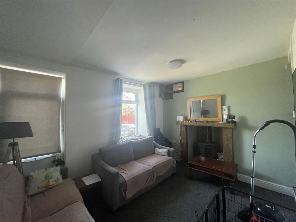 Property photo 3 of 19 Living Room