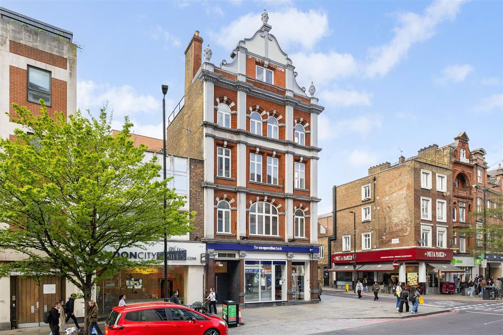 Property photo 2 of 22 106633_Flat 2 Lion House 23 Islington -2.Jpg