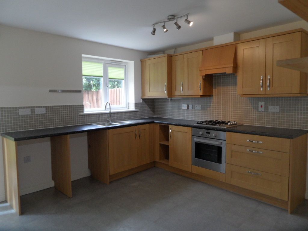 Property photo 2 of 9 Kitchen