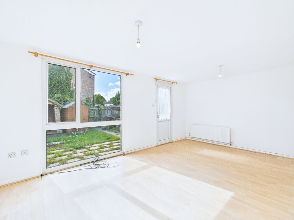 Property photo 3 of 10 Cam01909G0-Pr0389-Still009