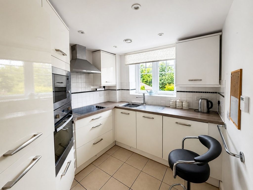 Property photo 3 of 12