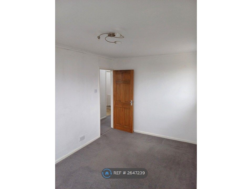 Property photo 3 of 8 Bedroom 1