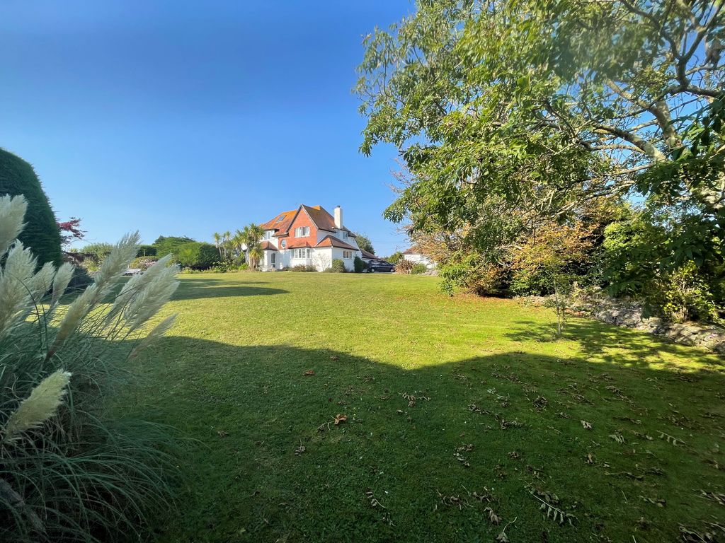 Property photo 2 of 9 Exterior