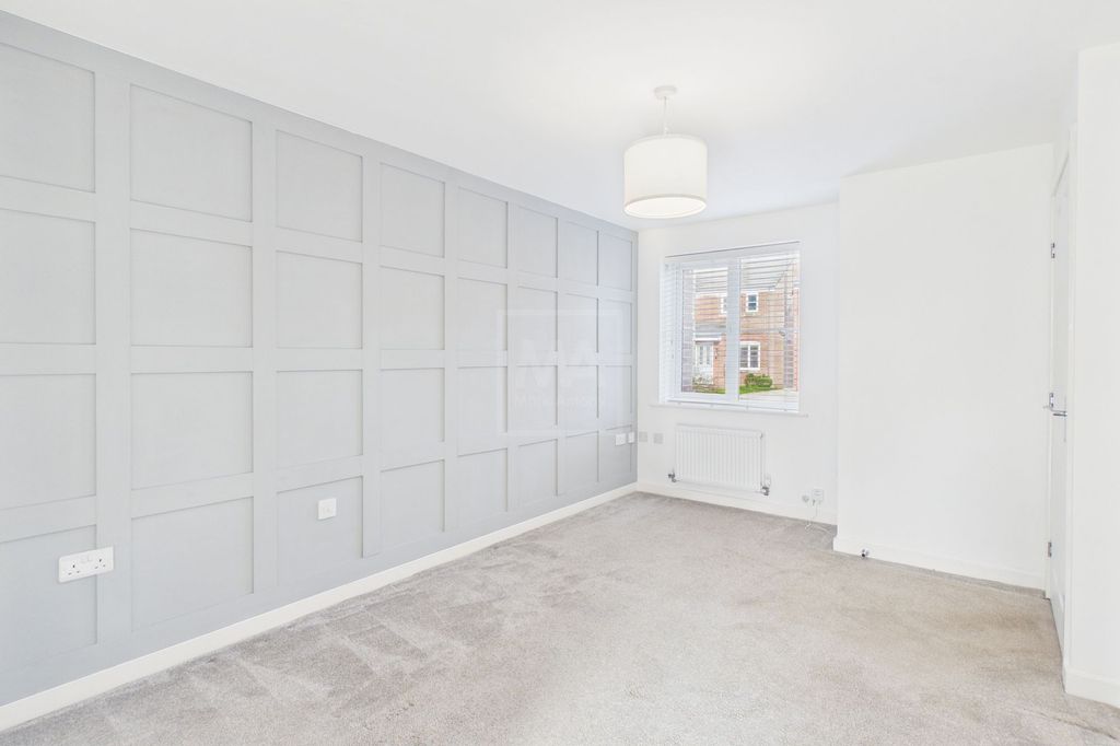 Property photo 2 of 11 Living Room