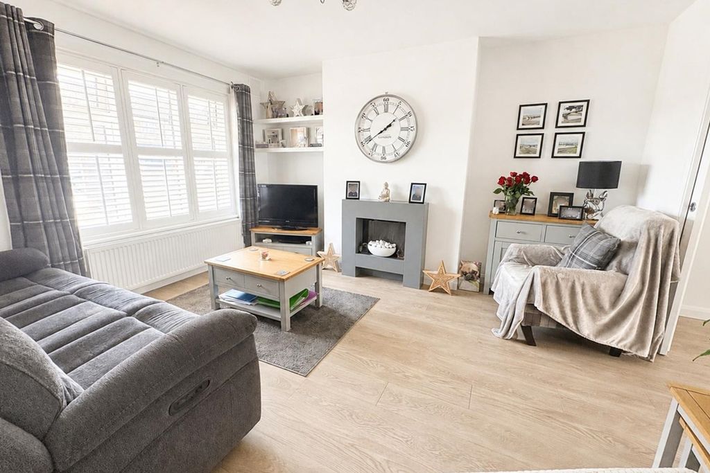 Property photo 3 of 12 5146643