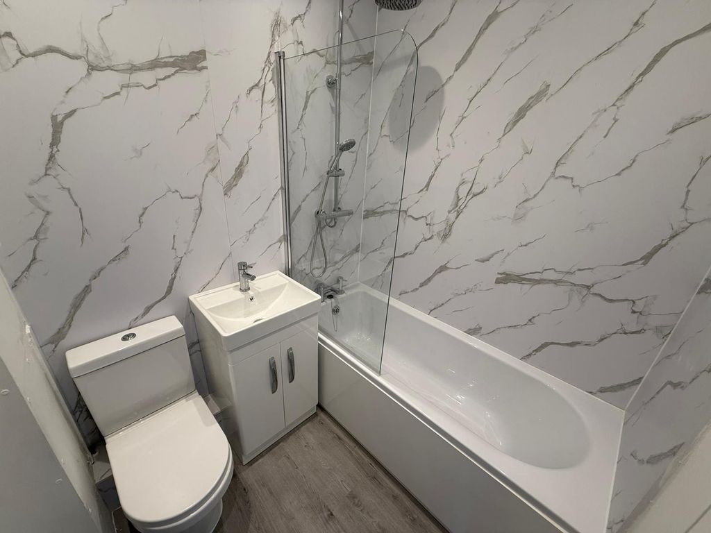 Property photo 2 of 6 Bathroom