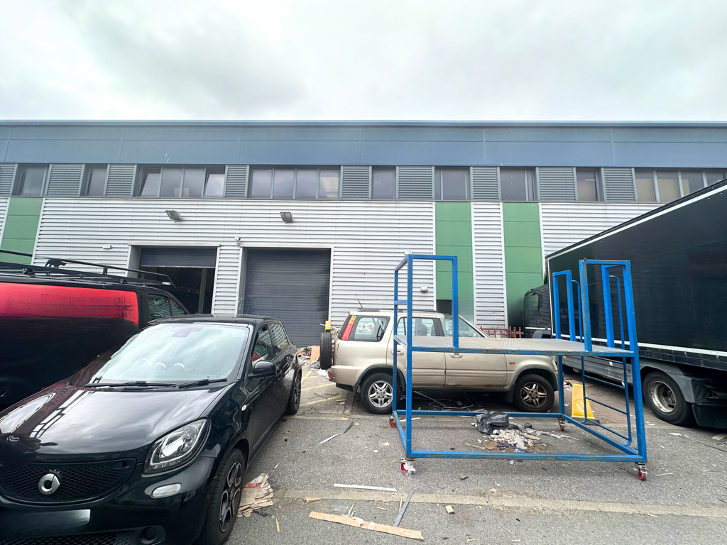 Property photo 1 of 4 Modern Warehouse To Let Â€“ Southall