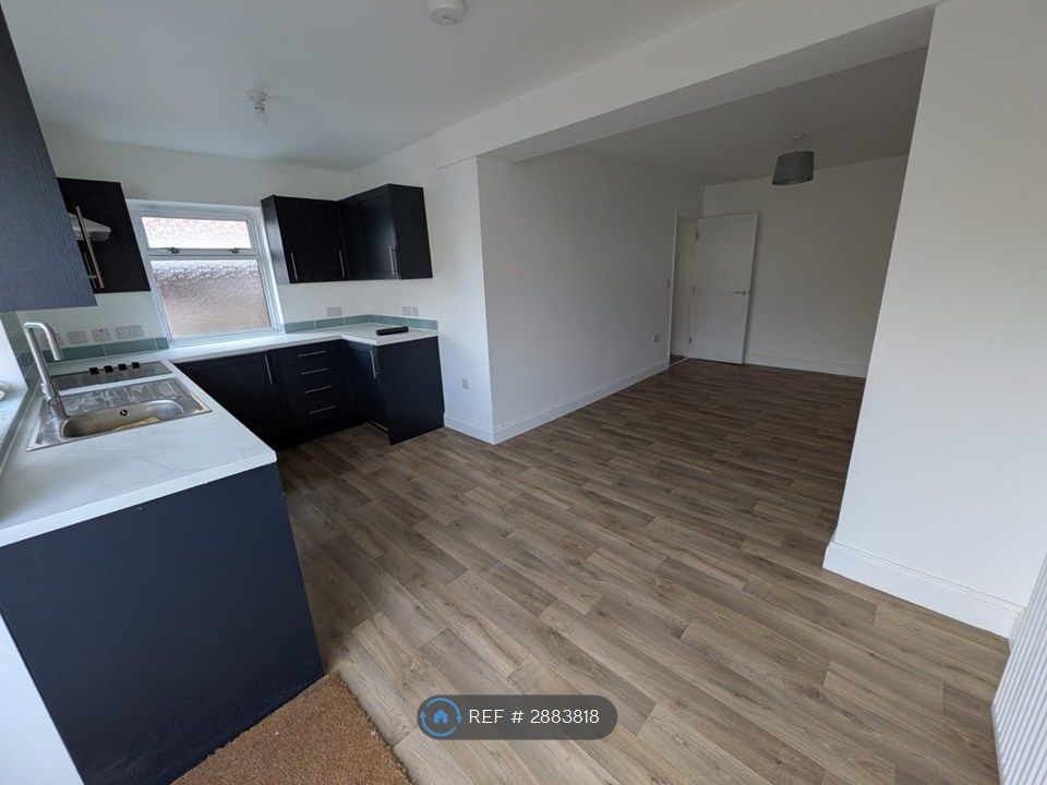 Property photo 1 of 11 Kitchen