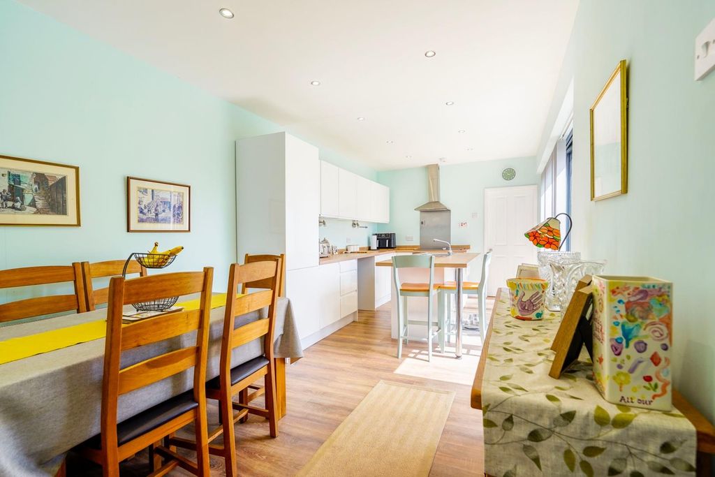 Property photo 2 of 9 Kitchen / Dining Room