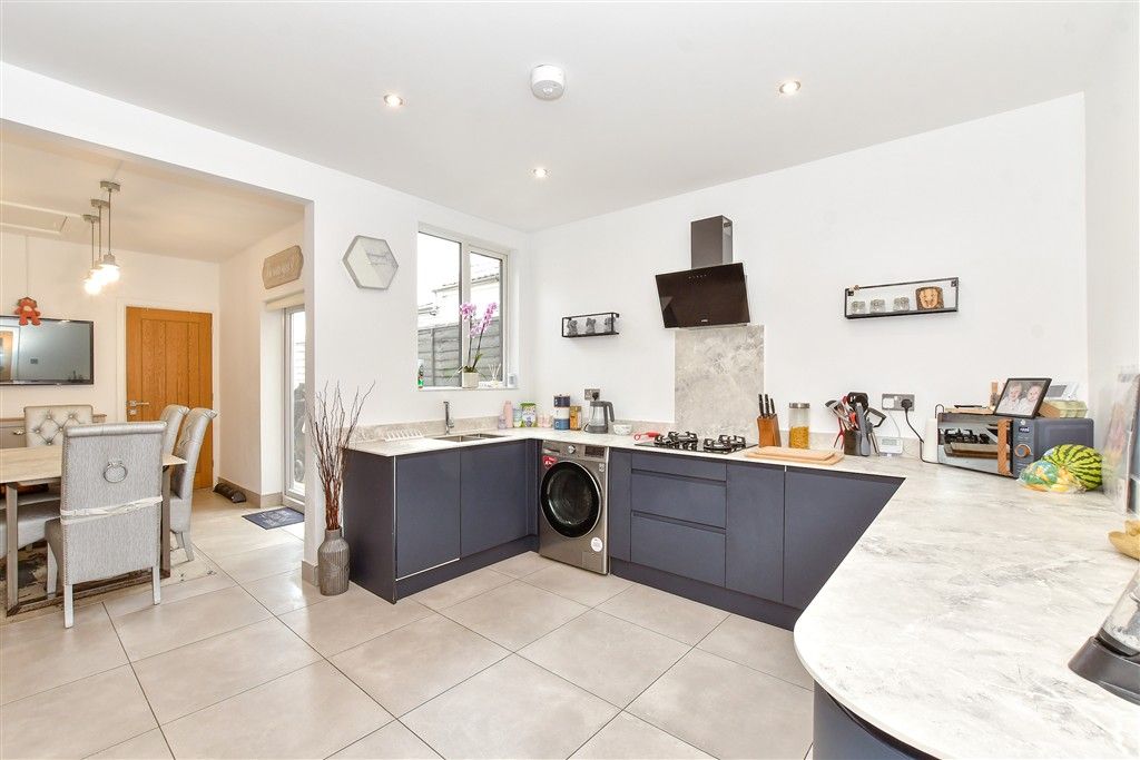 Property photo 1 of 9 Kitchen