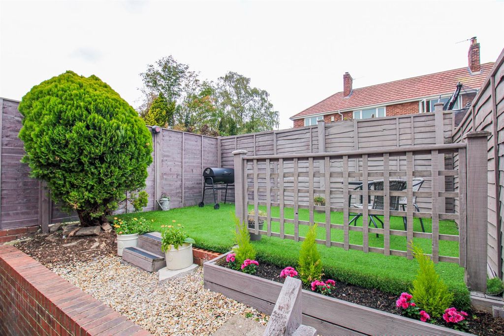 Property photo 3 of 11 Outside