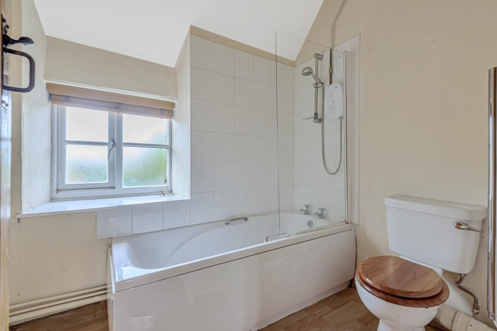 Property photo 3 of 10 Bathroom