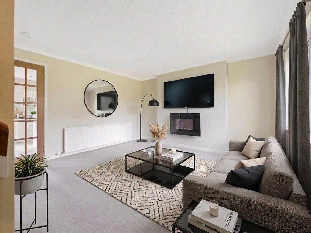 Property photo 2 of 21 Living Room