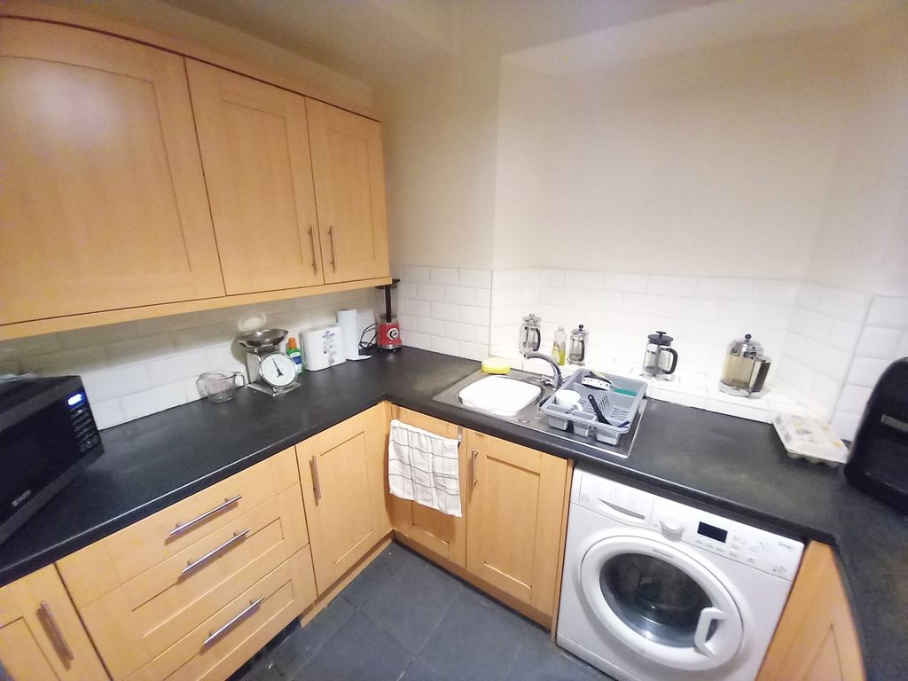 Property photo 3 of 7 Kitchen