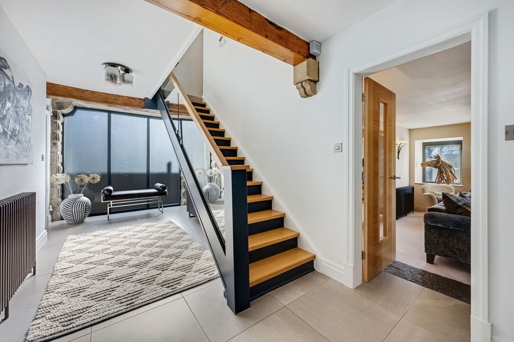 Property photo 3 of 88