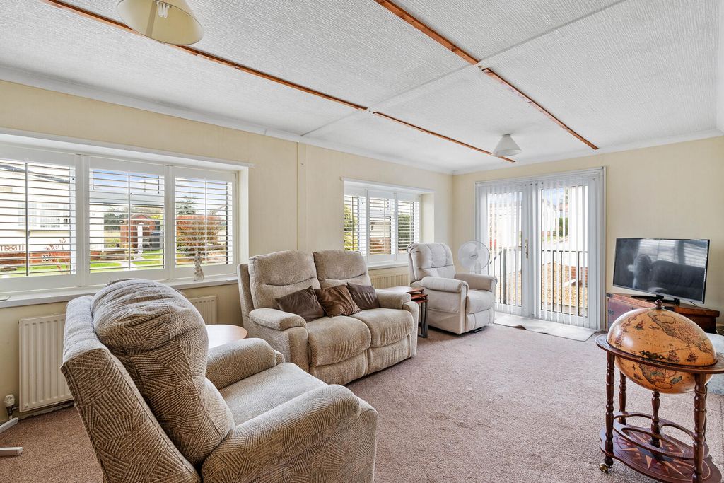 Property photo 2 of 18 Living Room