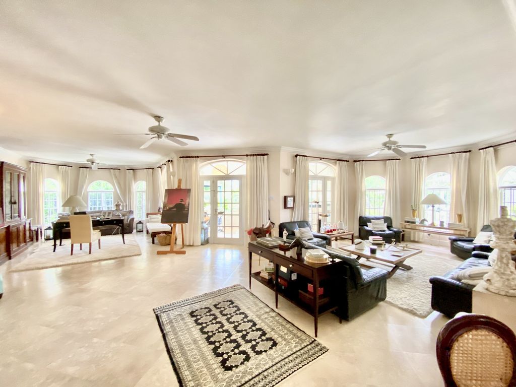 Property photo 2 of 24