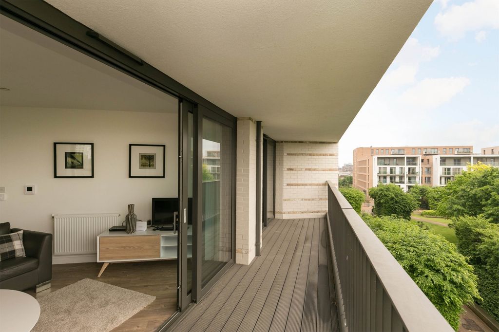 Property photo 2 of 8 Balcony