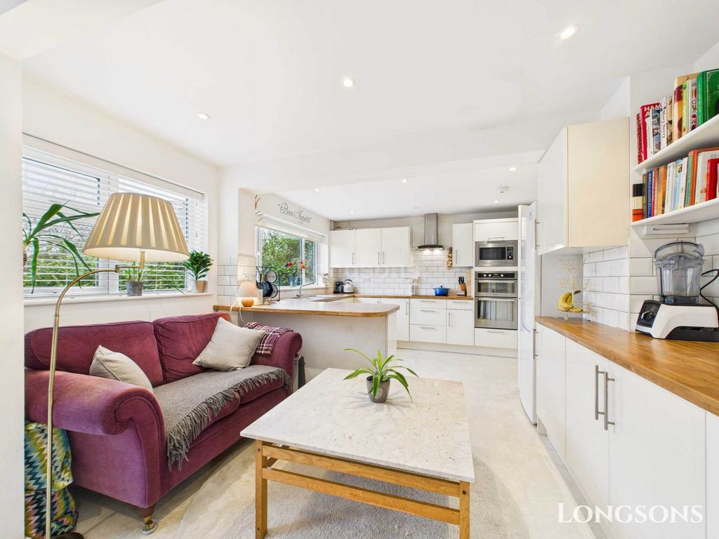 Property photo 3 of 19