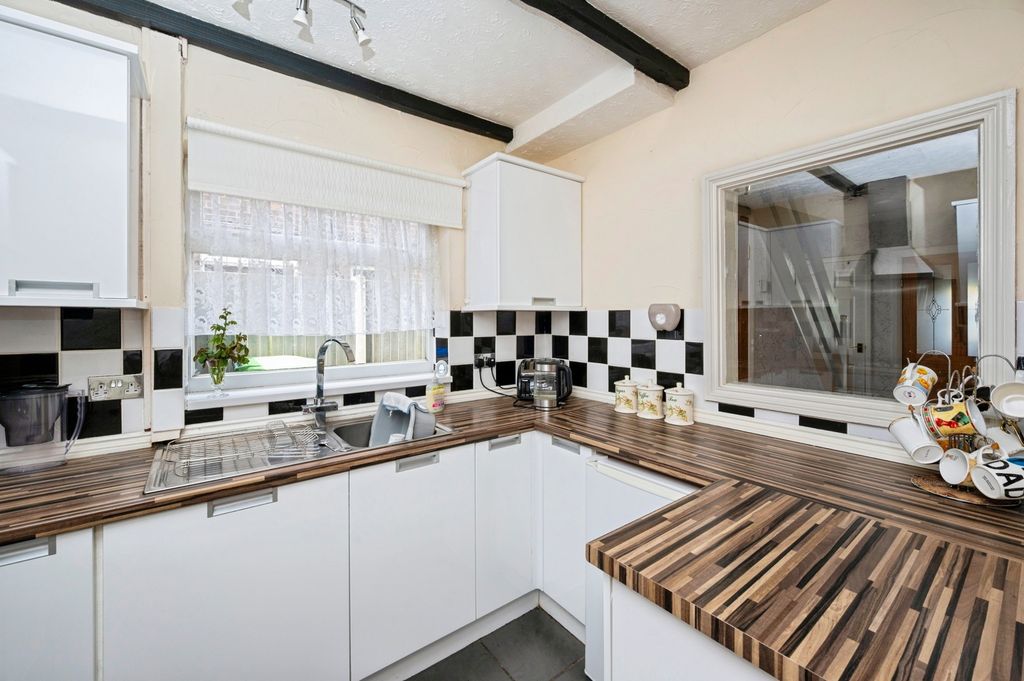 Property photo 3 of 20 Kitchen