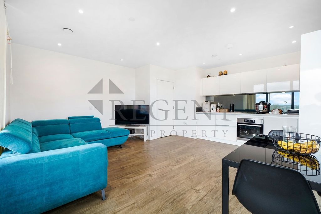 Property photo 3 of 17 Open Plan