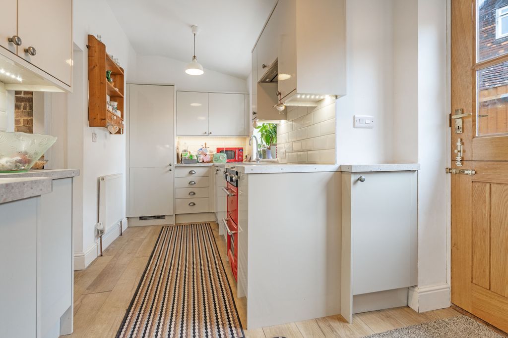 Property photo 3 of 11 Kitchen