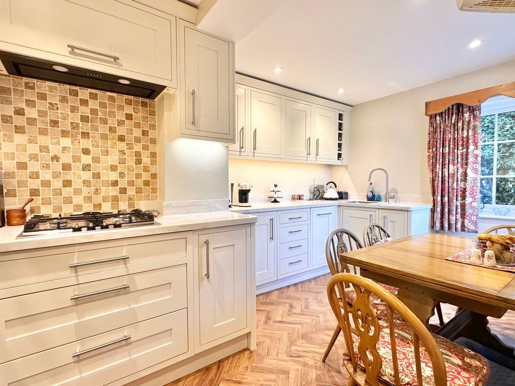 Property photo 2 of 33