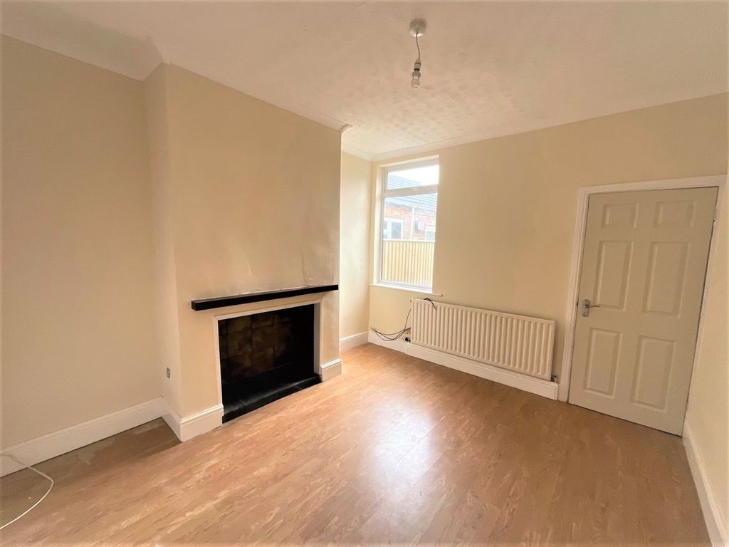 Property photo 3 of 9 Dining Room