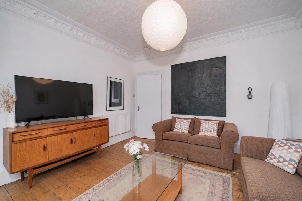 Property photo 3 of 14 8-7 Brown Constable Street Dundee-5.Jpg