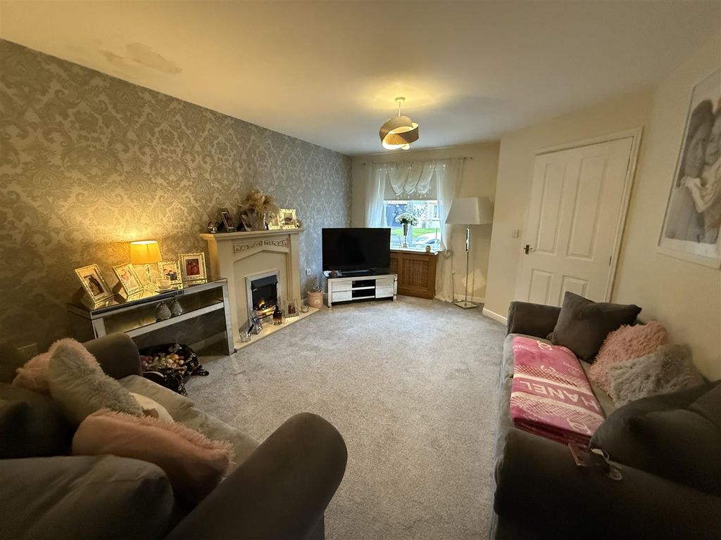 Property photo 2 of 6 Lounge