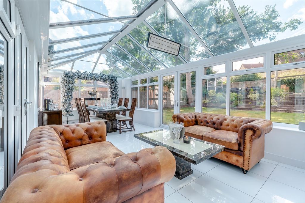 Property photo 3 of 34 8662819-Interior04.Jpg
