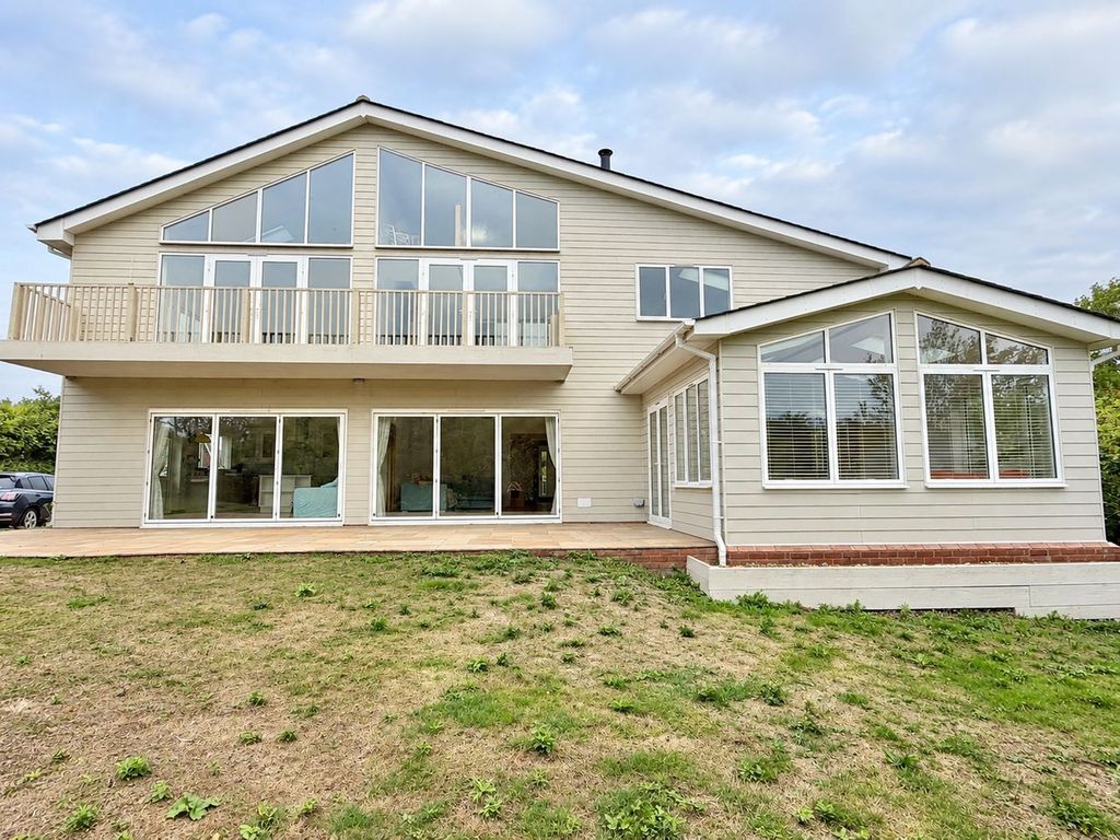 Property photo 2 of 33