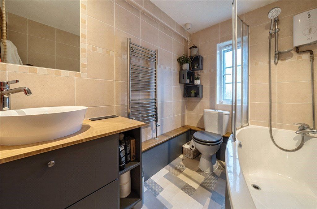 Property photo 3 of 11 Bathroom