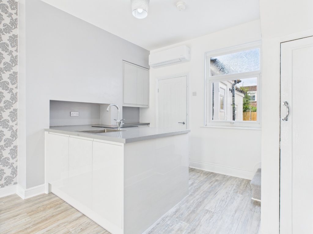 Property photo 2 of 13 4376425