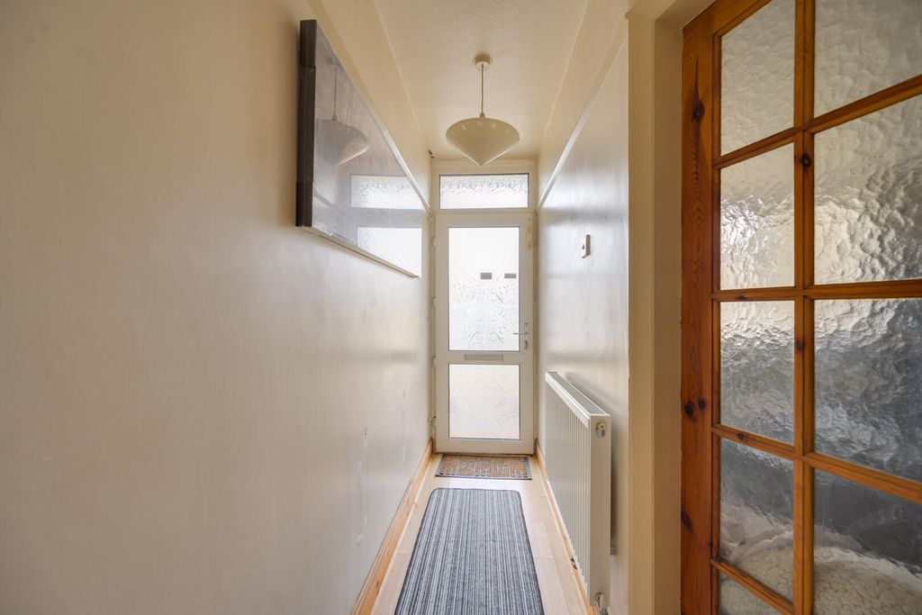 Property photo 2 of 18 Hallway
