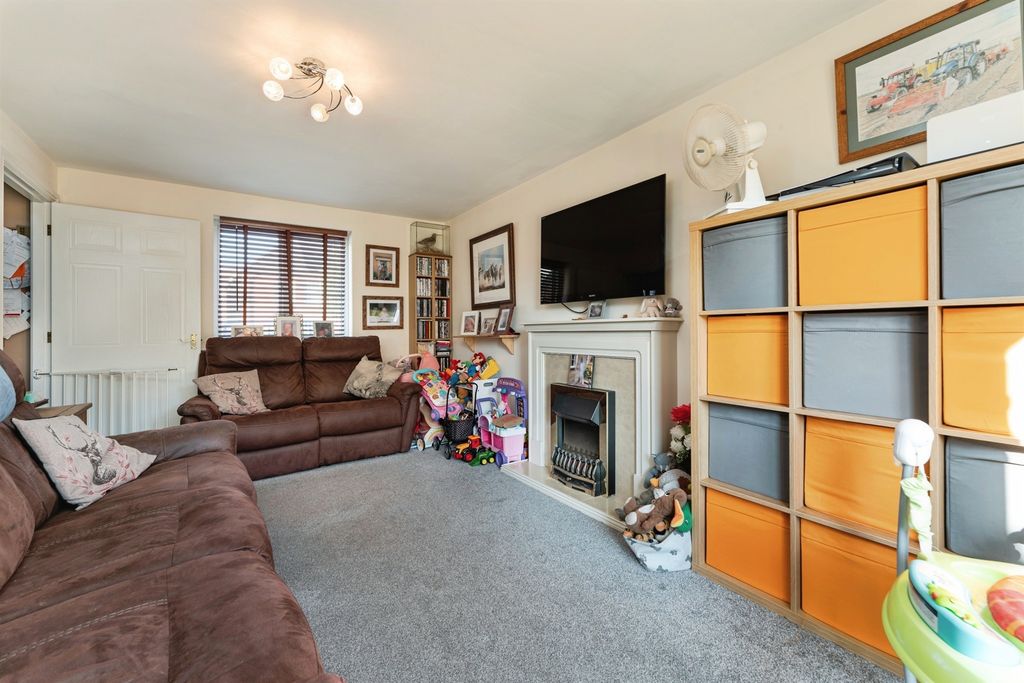 Property photo 2 of 14