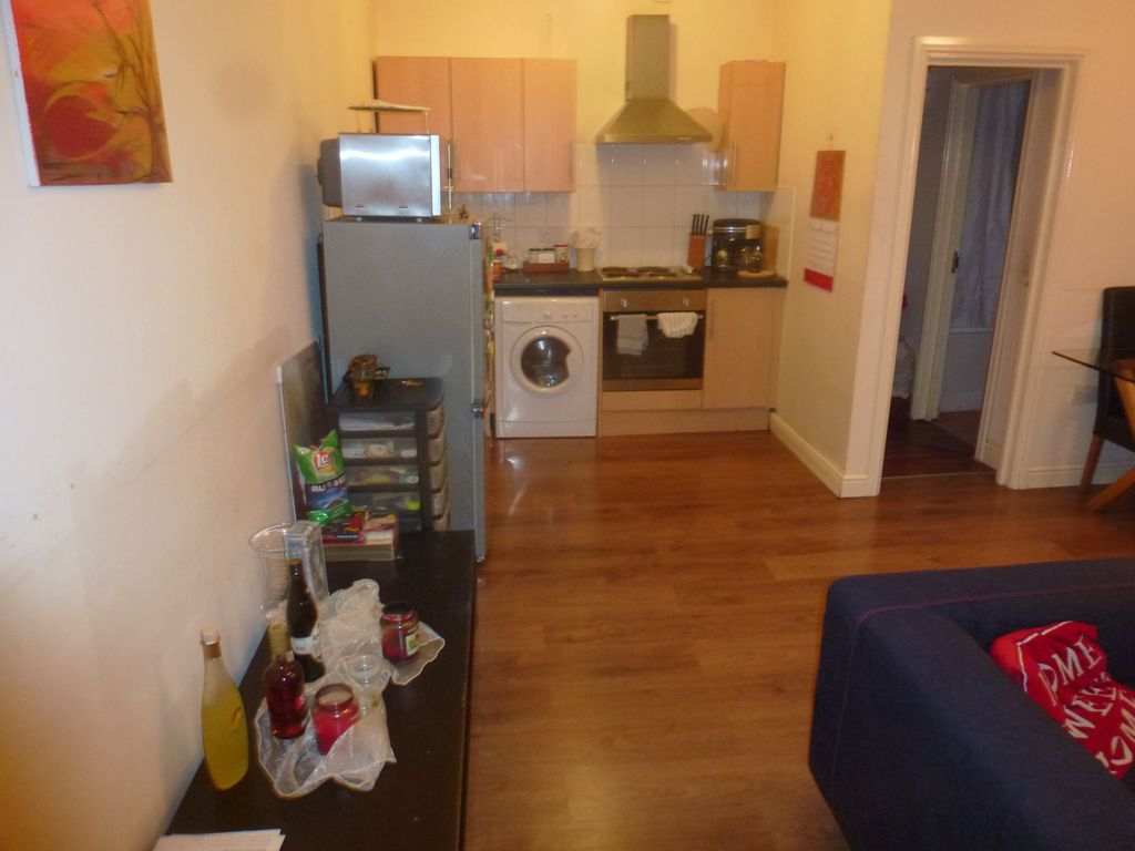 Property photo 1 of 8 2 Bedroom First Floor Flat To Rent