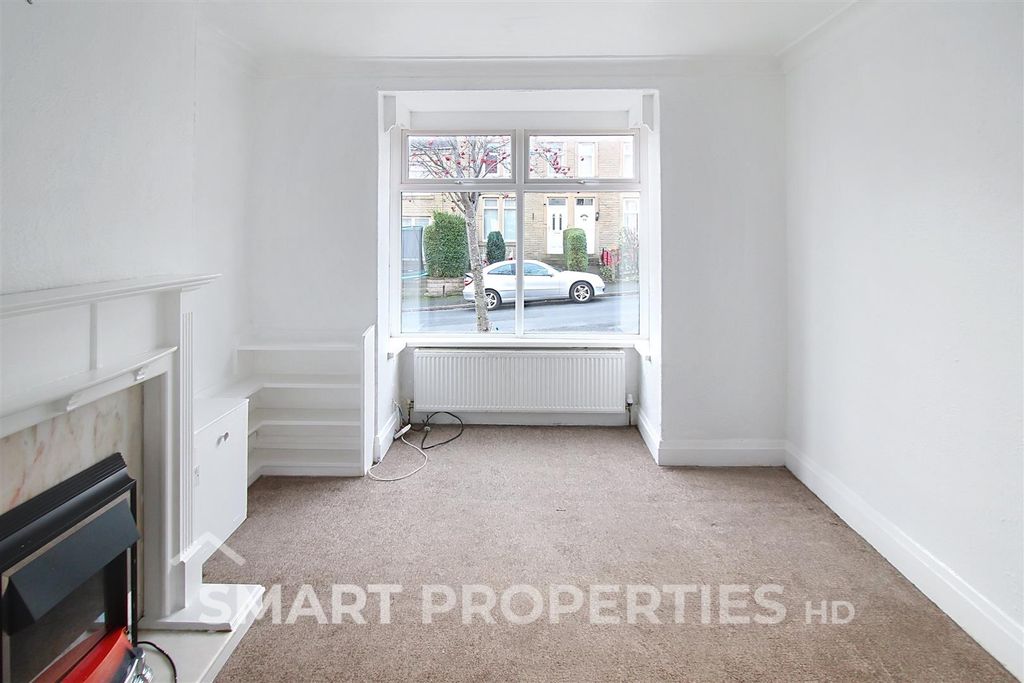 Property photo 3 of 9 26-Lynndale-Ave_00003.Jpeg