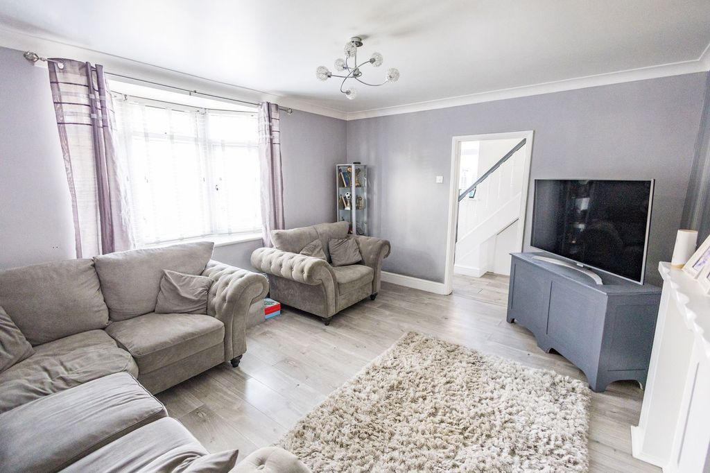 Property photo 3 of 20