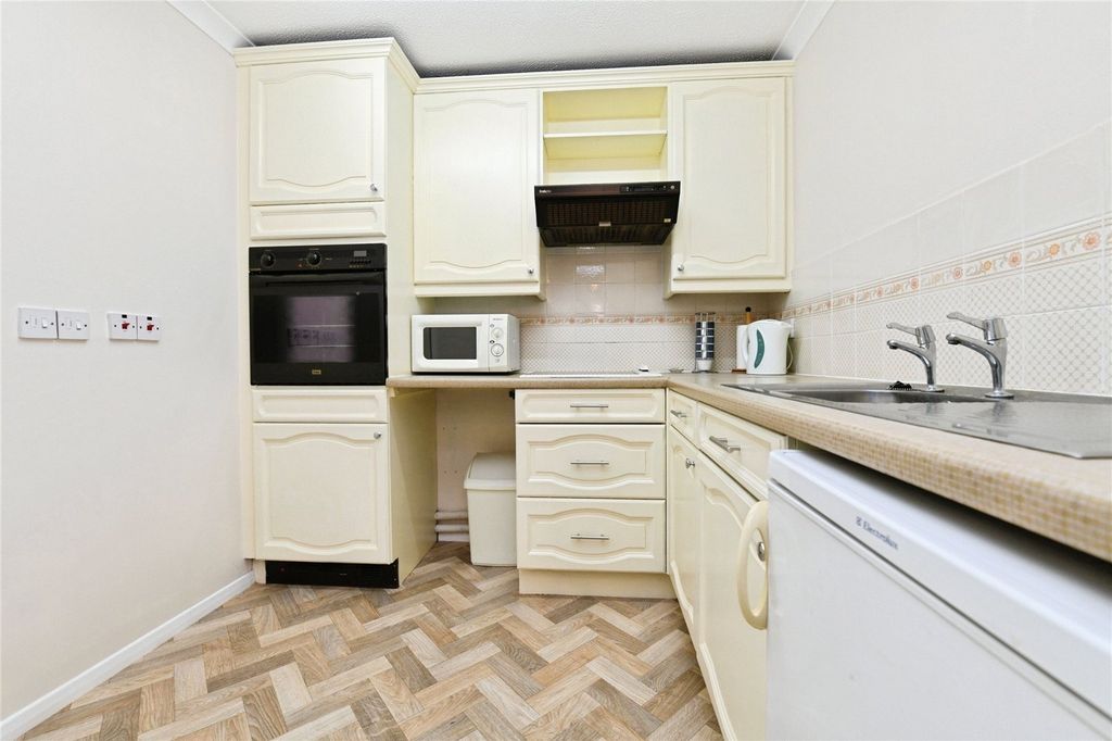 Property photo 2 of 12 Kitchen