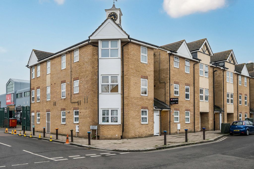 Property photo 1 of 18 External