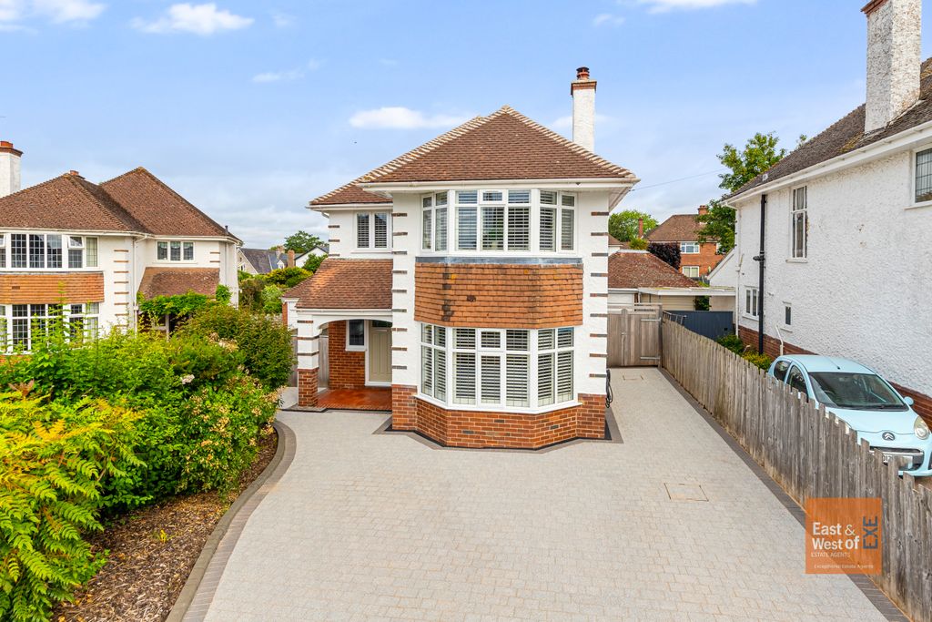 Property photo 1 of 21 A03 - 8 Headon Gardens - 260616