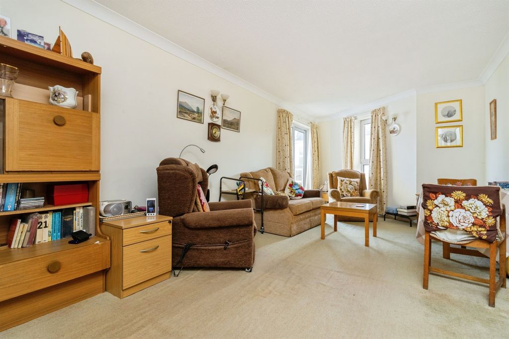 Property photo 2 of 14