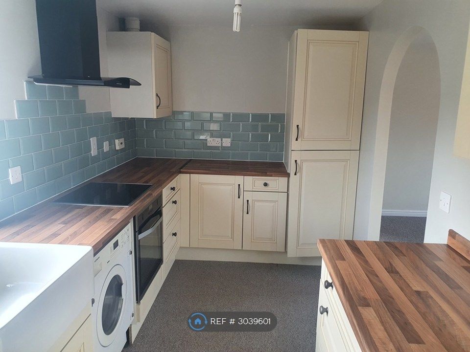 Property photo 2 of 8 Kitchen