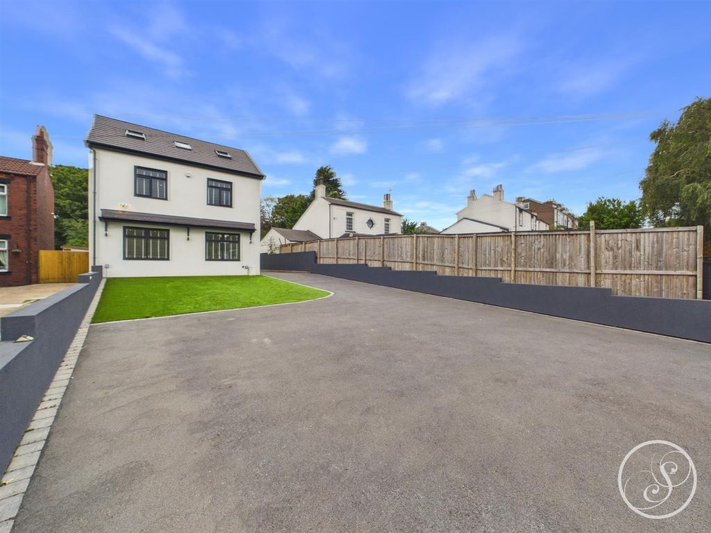 Property photo 1 of 48 External