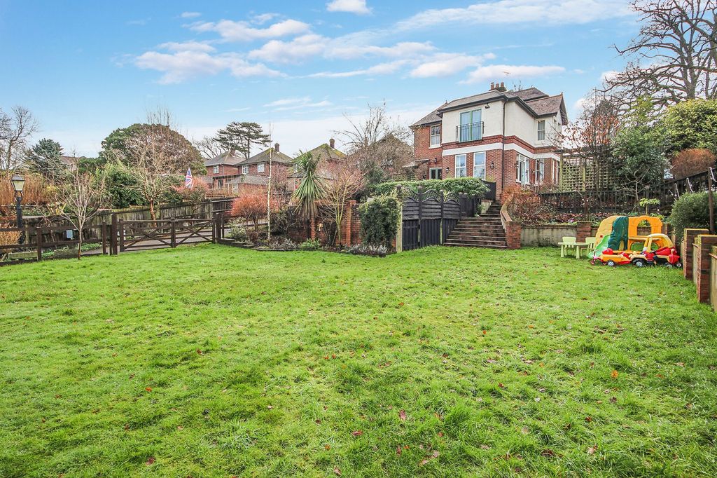 Property photo 2 of 22