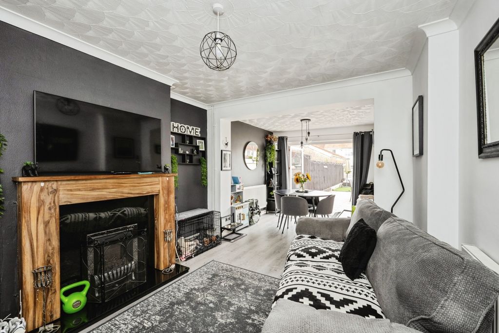 Property photo 3 of 23 Pbox-Img.Jpg